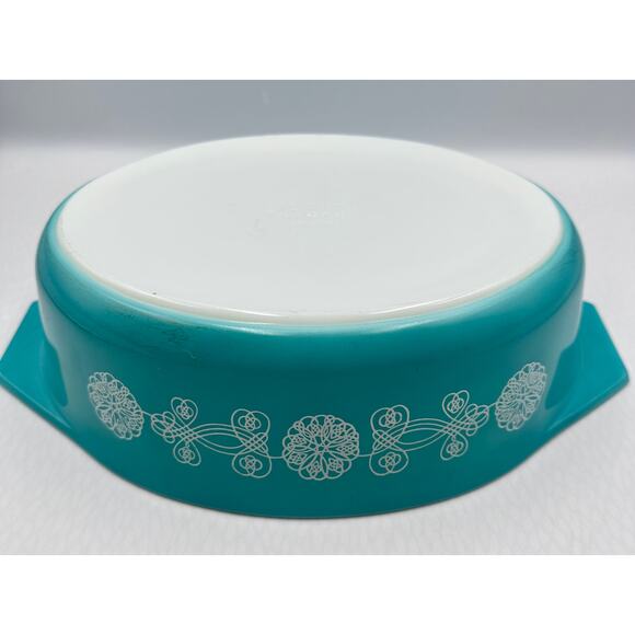 Pyrex 045 Turquoise White Lace Medallion Oval Casserole Dish 2.5 QT - Picture 10 of 11